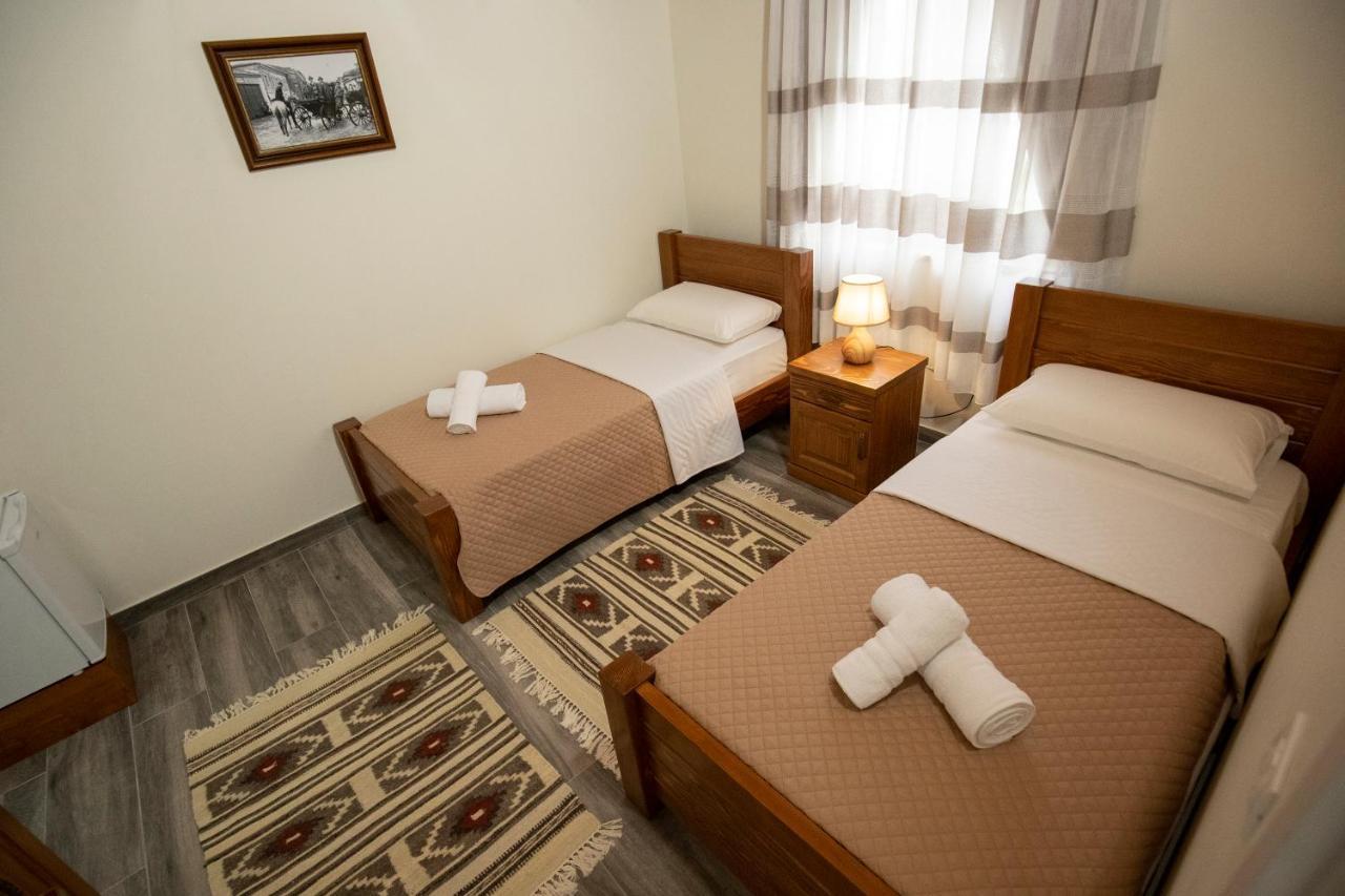 Xhuli Guesthouse Shkodër エクステリア 写真
