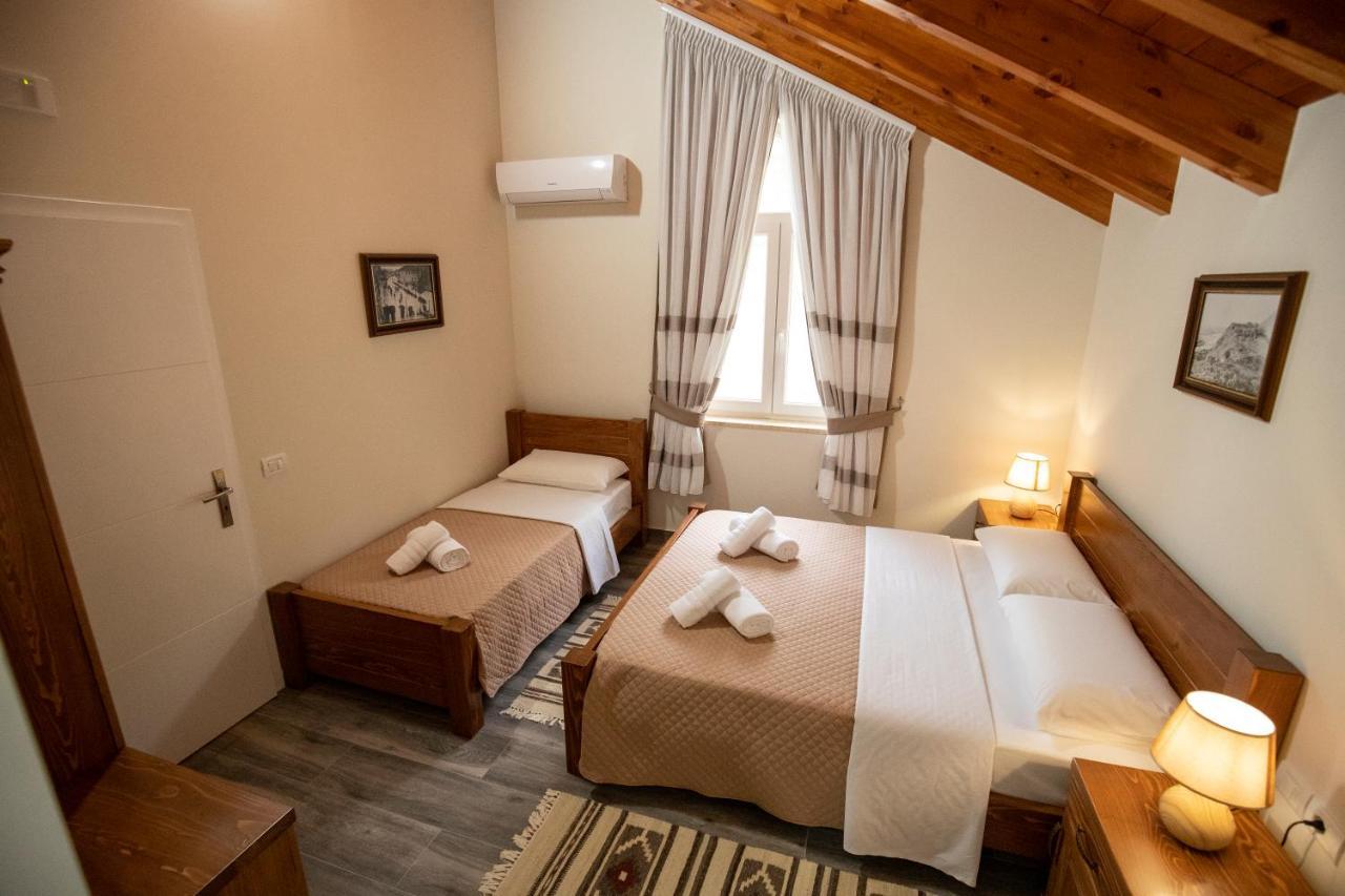 Xhuli Guesthouse Shkodër エクステリア 写真