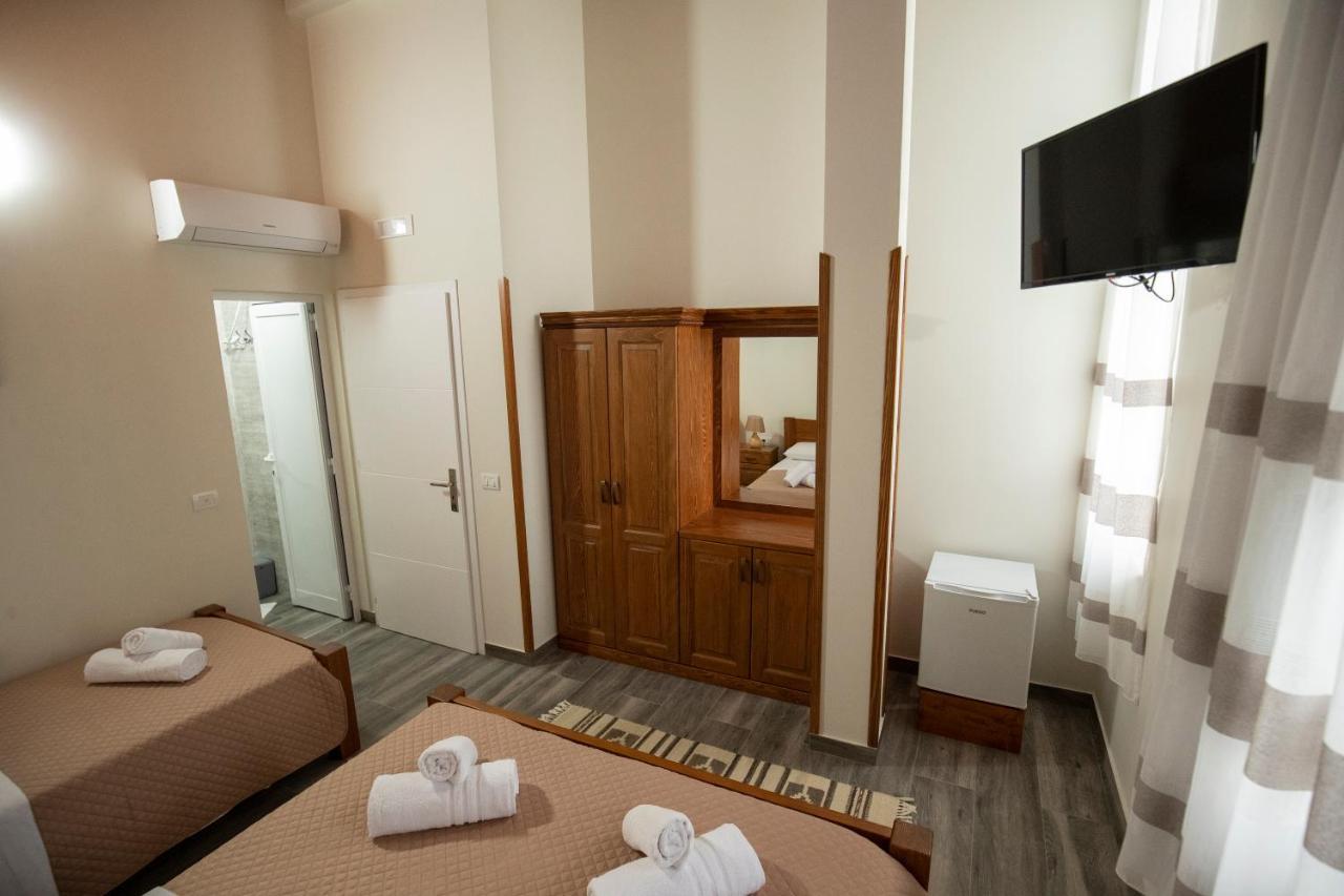 Xhuli Guesthouse Shkodër エクステリア 写真