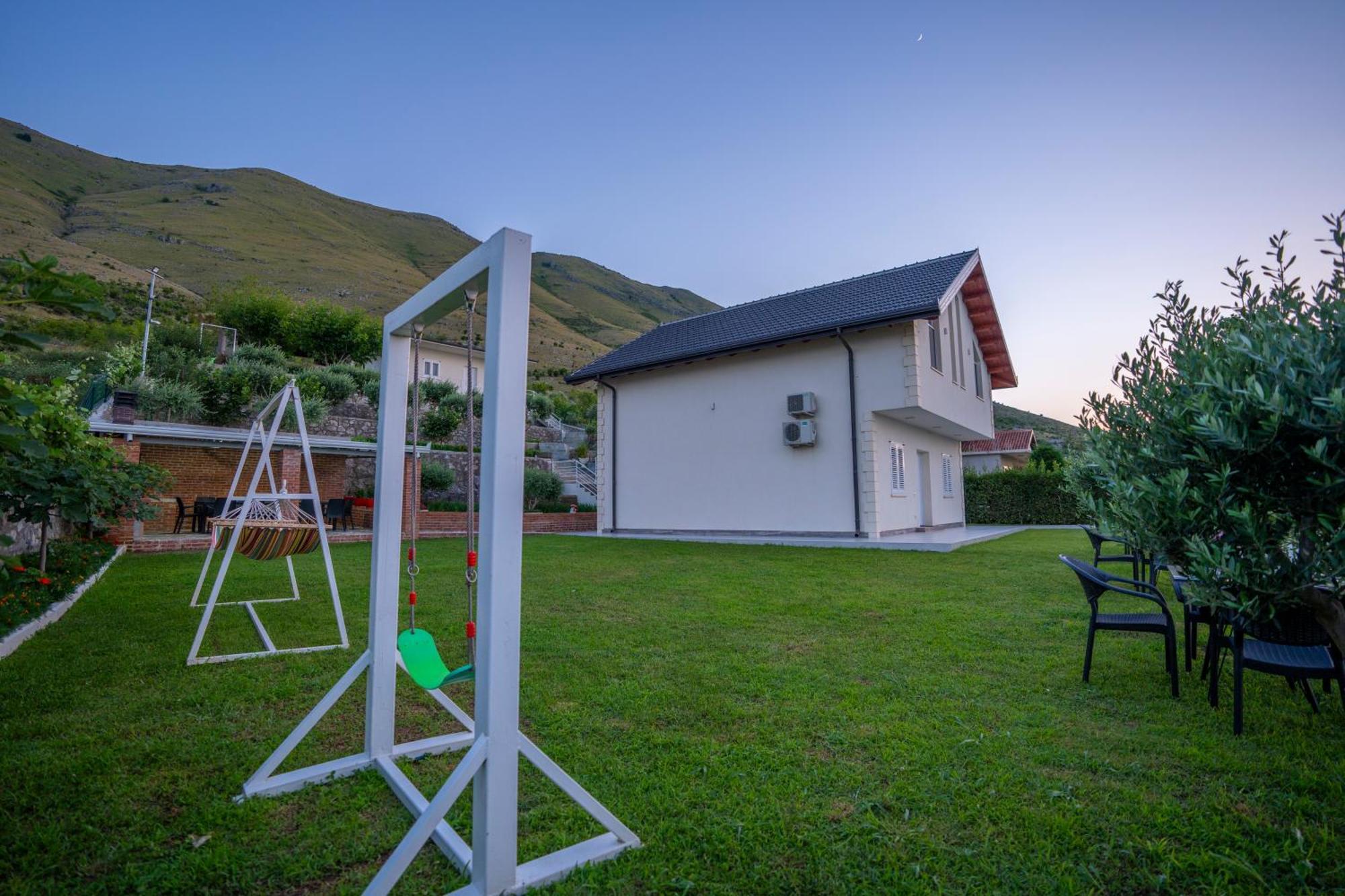 Xhuli Guesthouse Shkodër エクステリア 写真