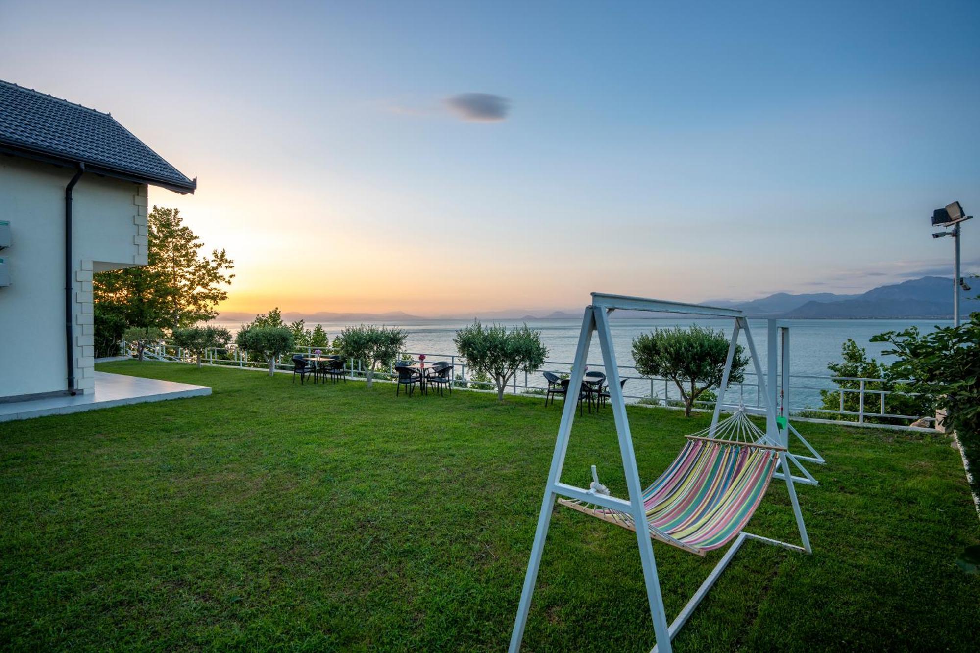 Xhuli Guesthouse Shkodër エクステリア 写真