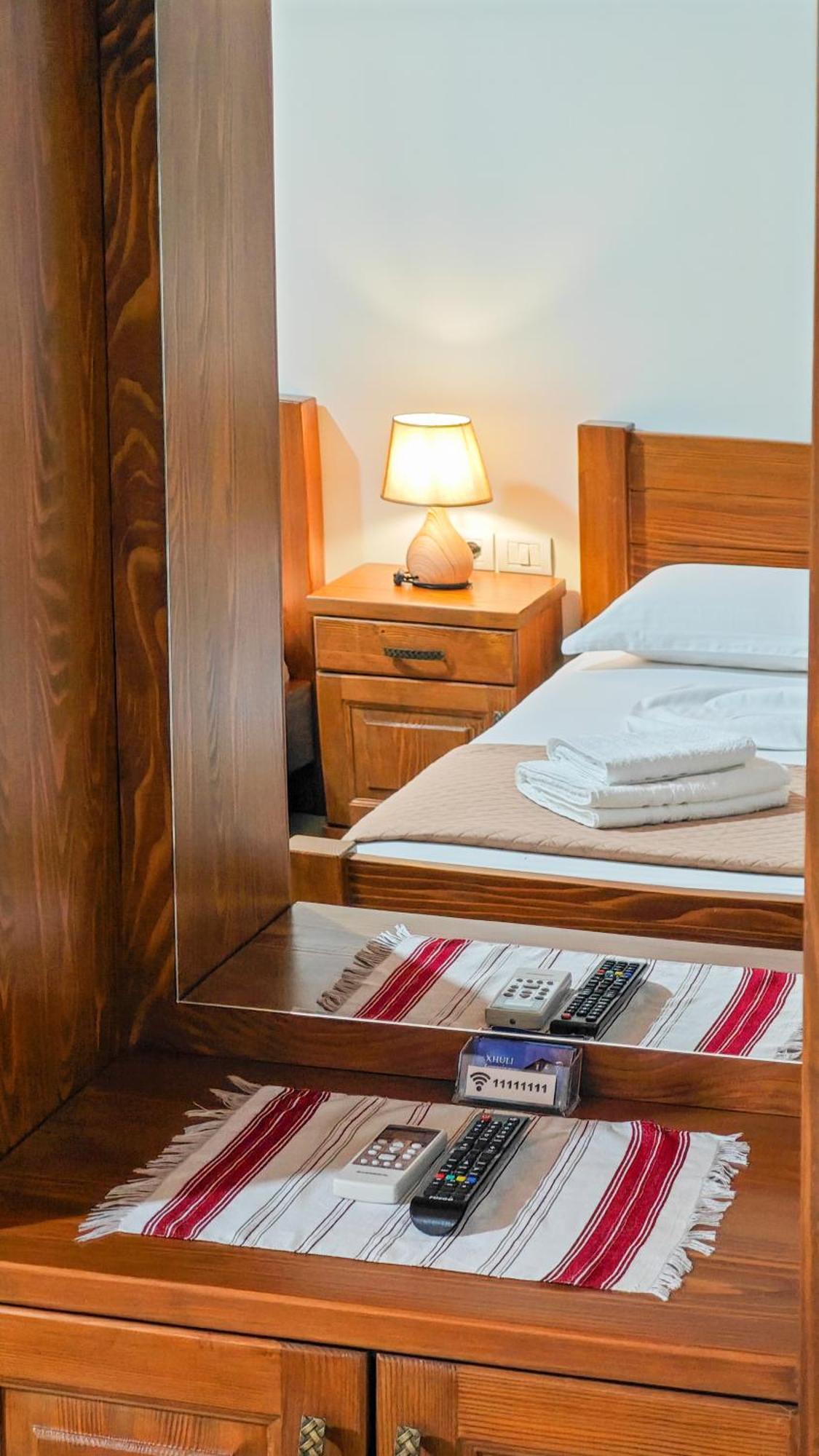 Xhuli Guesthouse Shkodër エクステリア 写真