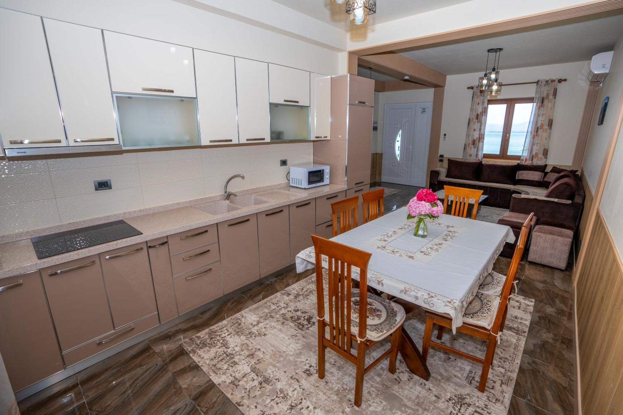 Xhuli Guesthouse Shkodër エクステリア 写真