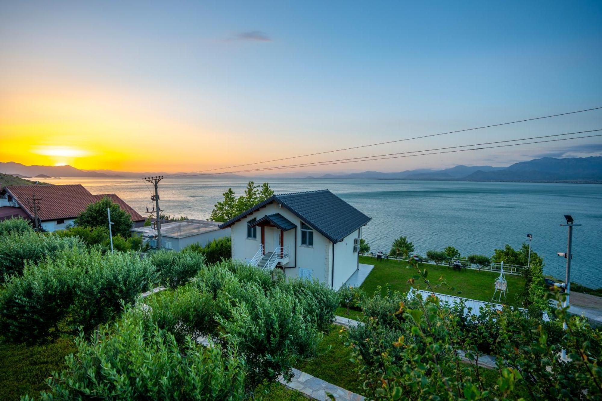 Xhuli Guesthouse Shkodër エクステリア 写真