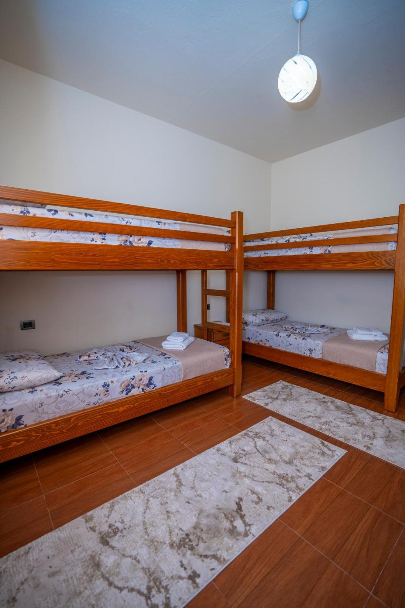 Xhuli Guesthouse Shkodër エクステリア 写真