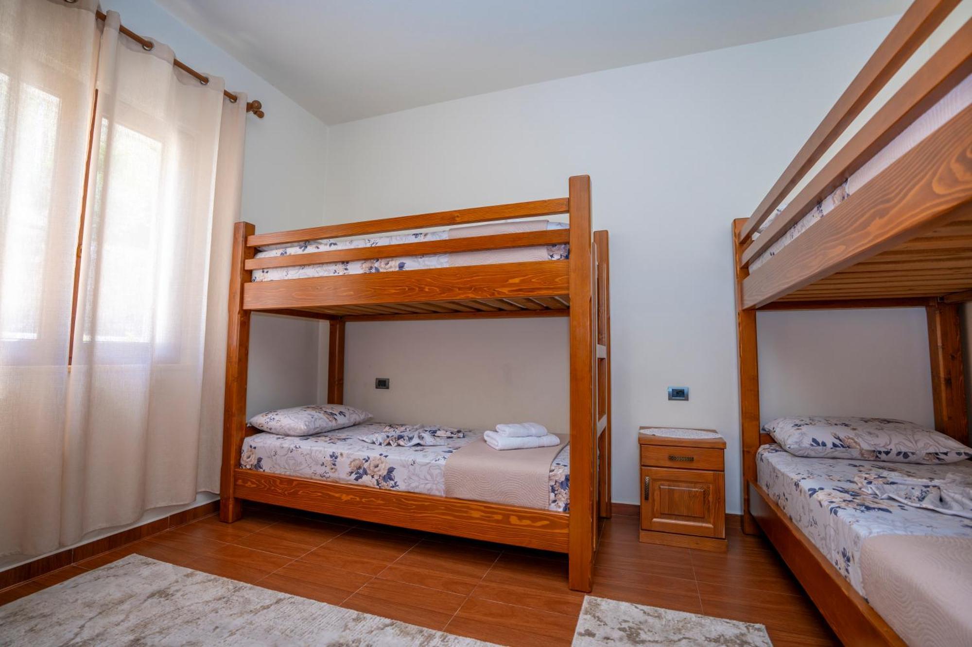 Xhuli Guesthouse Shkodër エクステリア 写真